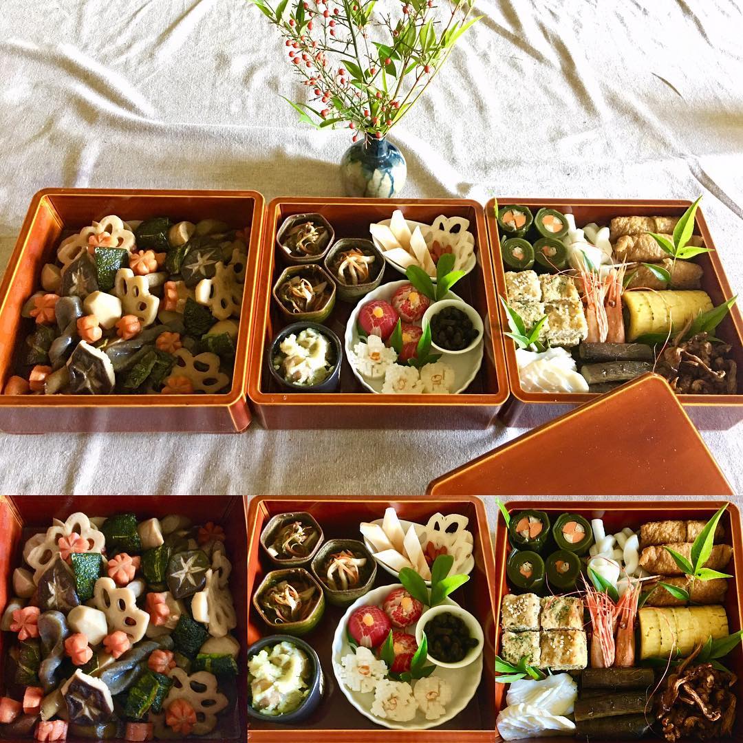 Hộp đựng Osechi Ryori từ 3 đến 5 tầng, mỗi tầng các món mang một ý nghĩa khác nhau